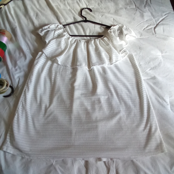 2/$25 Women's Onyx Apparel Ruffled Blouse White Size. XL - Picture 4 of 5